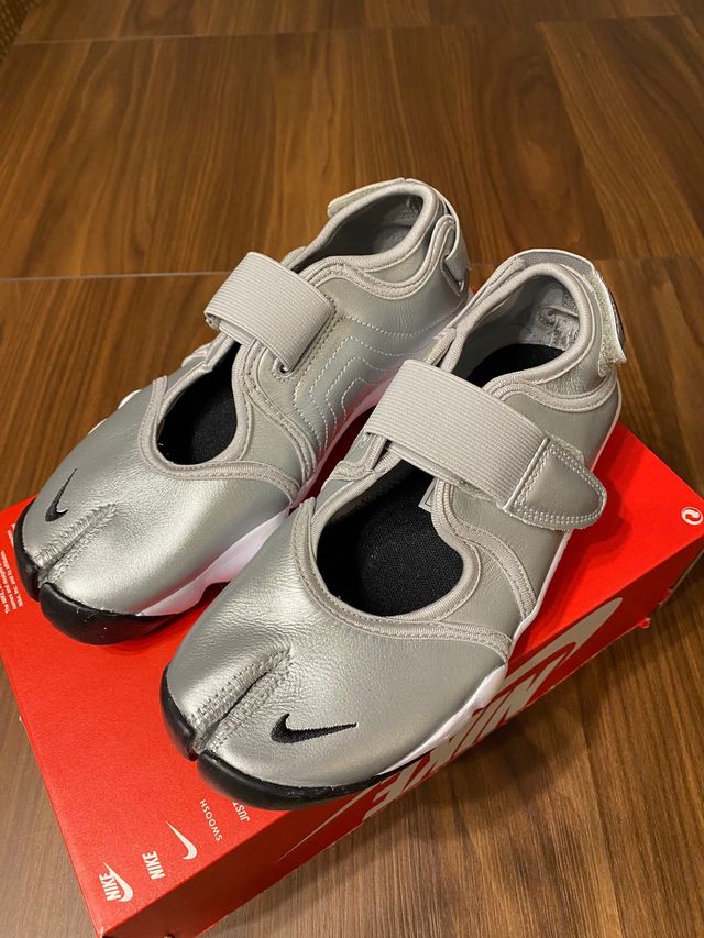 Nike Air Rift Tabi Plata Mujer