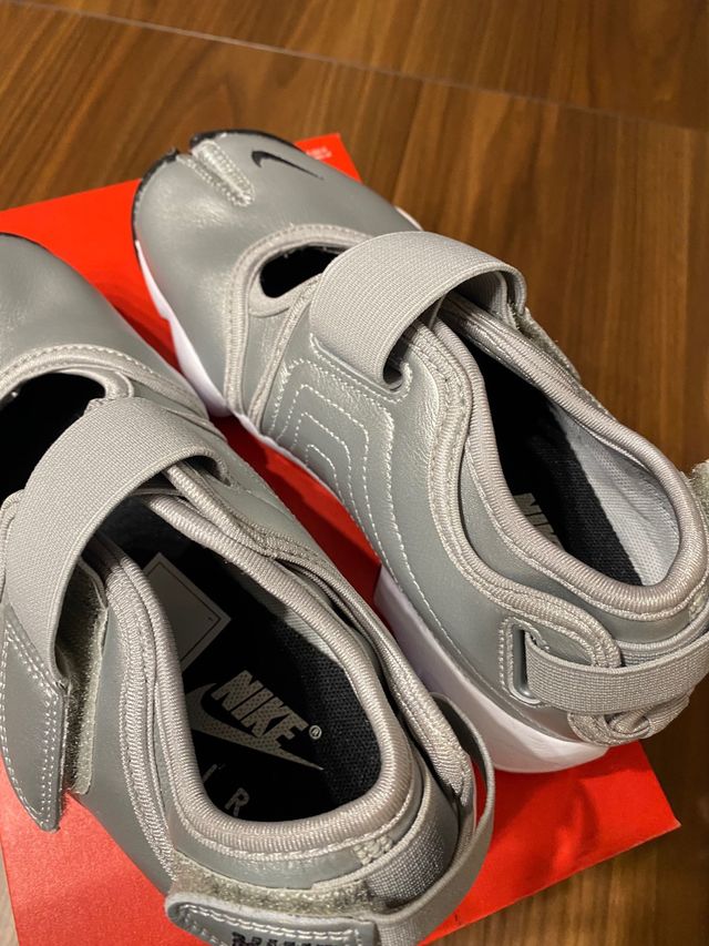 Nike Air Rift Tabi Plata Mujer