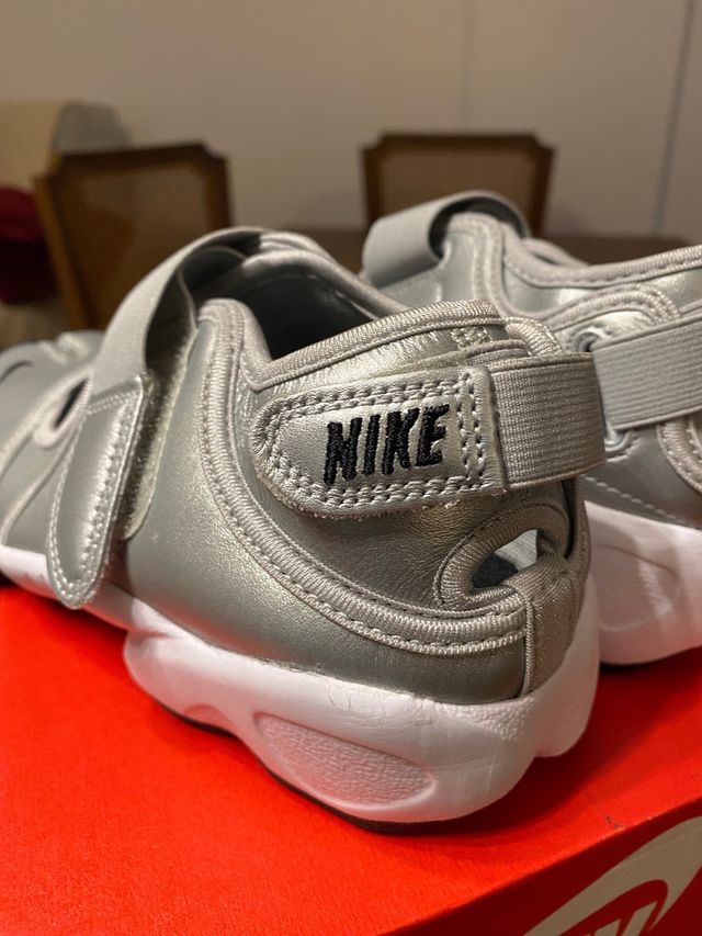 Nike Air Rift Tabi Plata Mujer