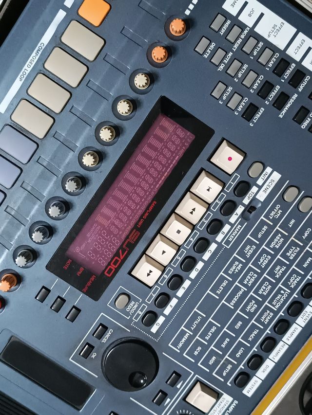 Sampler Yamaha SU700