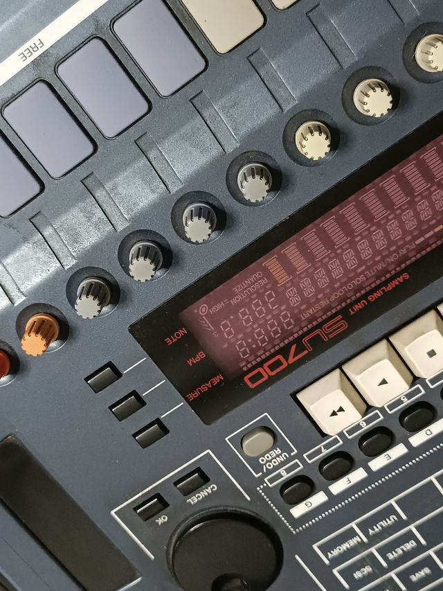 Sampler Yamaha SU700