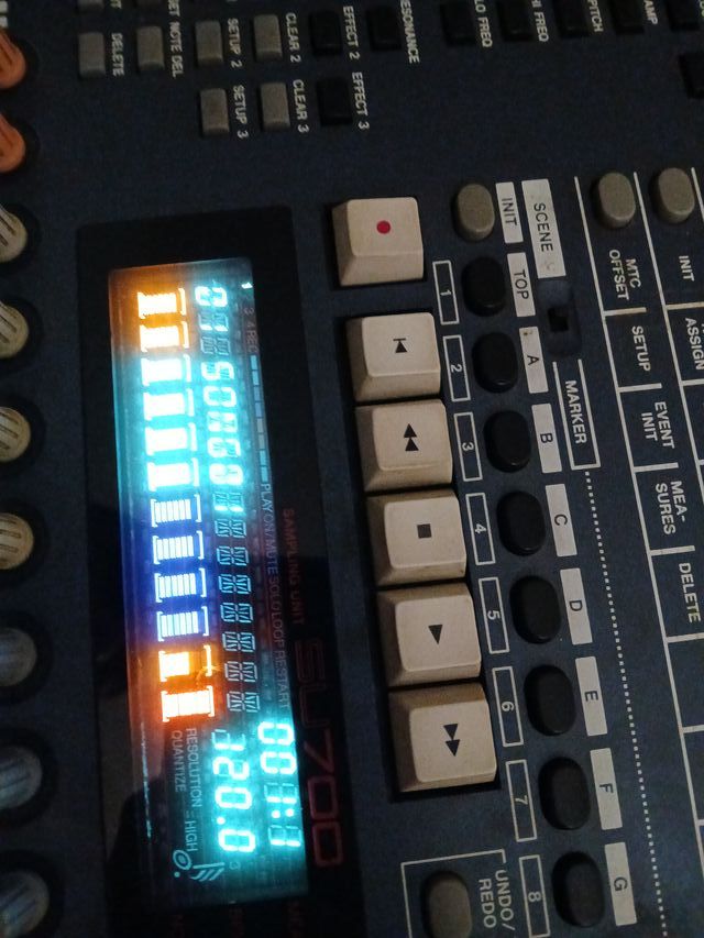Sampler Yamaha SU700