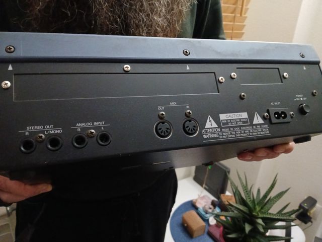 Sampler Yamaha SU700