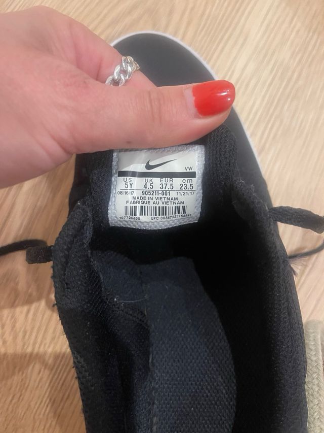 Zapatillas Nike Negras y Blancas