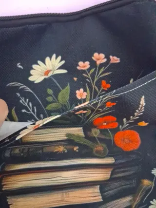 Funda de libros con flores