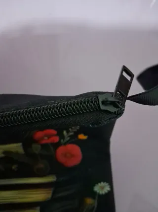 Funda de libros con flores