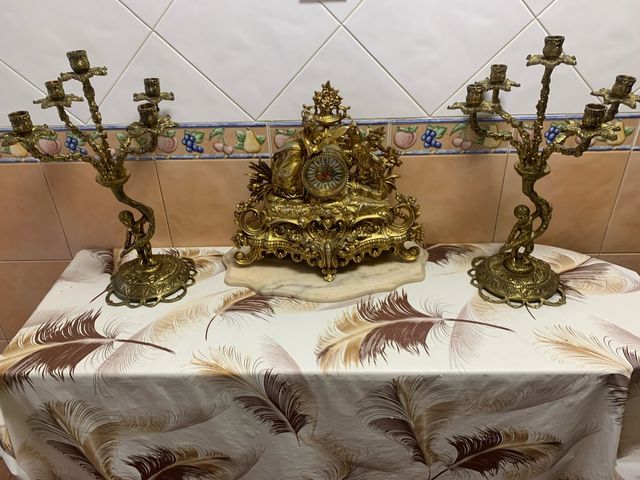 Reloj y Candelabros Bronce Antiguo