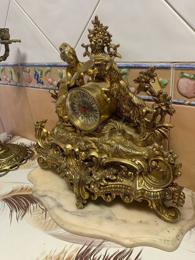 Reloj y Candelabros Bronce Antiguo