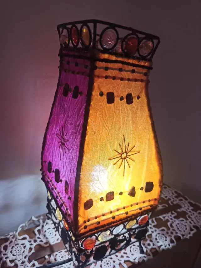 Lámpara de mesa decorativa