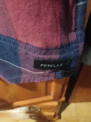 Camisa de cuadros azul y granate