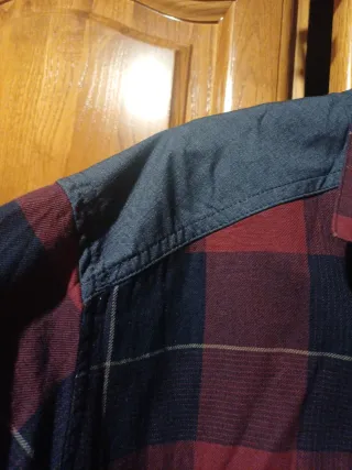 Camisa de cuadros azul y granate