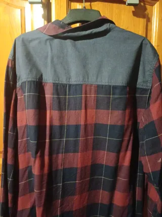 Camisa de cuadros azul y granate