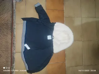 Chaqueta infantil azul con forro blanco