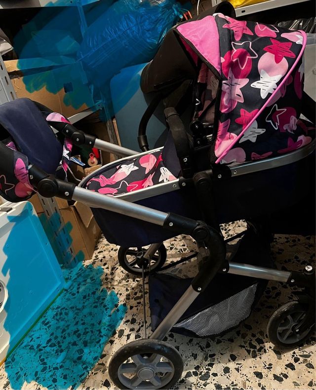 Carrito de muñecas rosa y azul