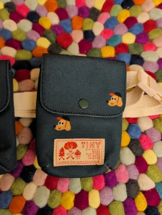 Riñonera infantil ajustable con dos bolsillos