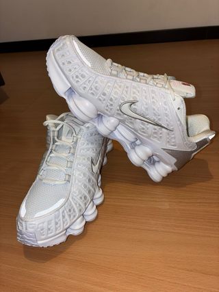 Nike Shox Argento e Bianco