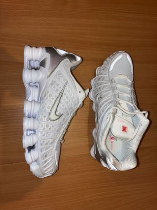 Nike Shox Argento e Bianco
