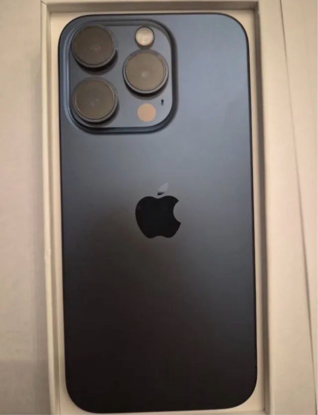 iPhone 15 Pro con factura