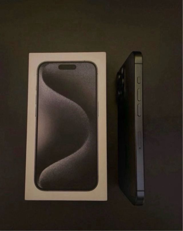 iPhone 15 Pro con factura