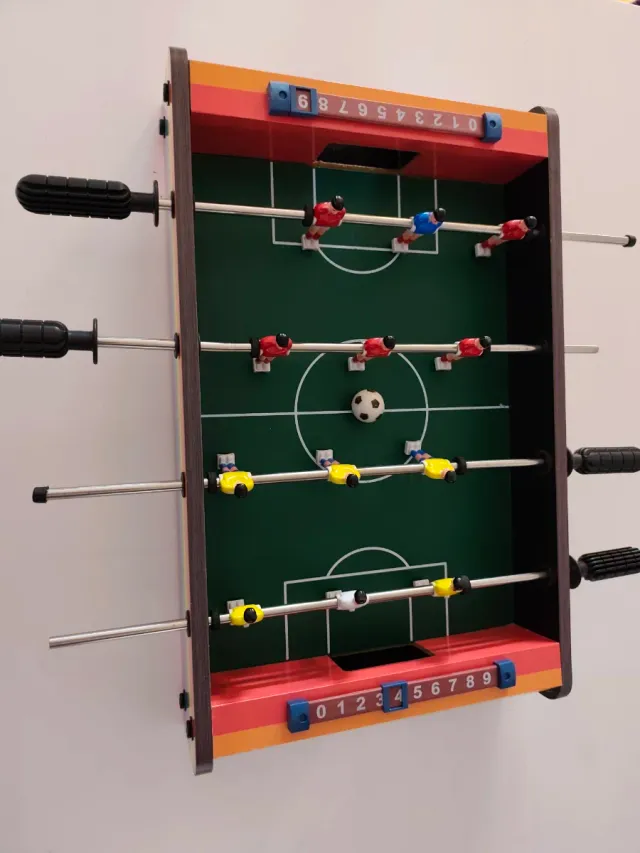 Juguete Mini futbolín de mesa con caja.