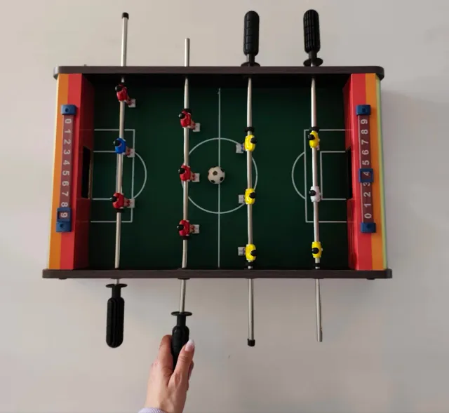 Juguete Mini futbolín de mesa con caja.