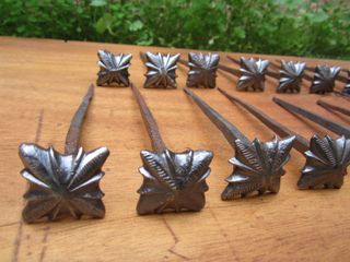 Clavos antiguos 19 piezas forja siglo XVIII.