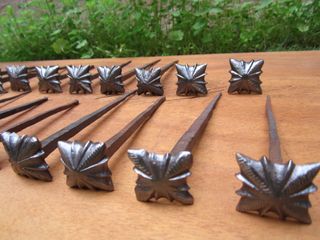 Clavos antiguos 19 piezas forja siglo XVIII.