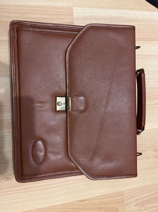 Cartera de cuero marrón
