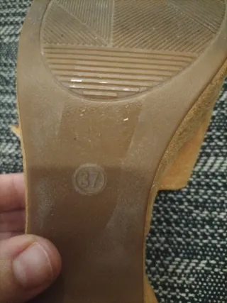 Sandalias Clowse Mostaza