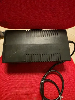 UPS APC gruppo di continuità da 360W 700VA Integra