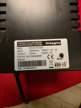 UPS APC gruppo di continuità da 360W 700VA Integra