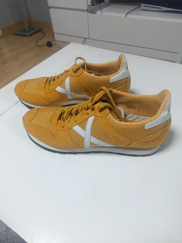 Zapatillas Munich color Mostaza