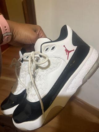 Zapatillas Jordan Blancas y Negras