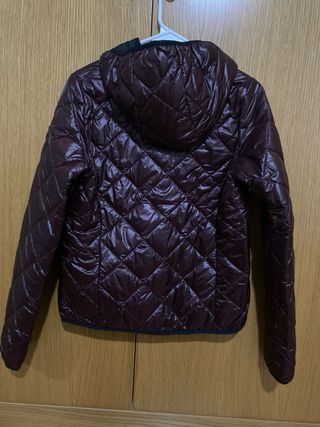 Chaqueta Abercrombie & Fitch impermeable burdeos