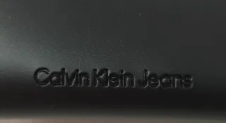 FUNDA GAFAS SOL CALVIN KLEIN BROCHE NEGRA