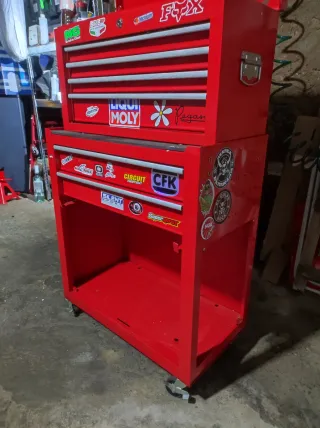 Carro de herramientas con  ruedas vacio