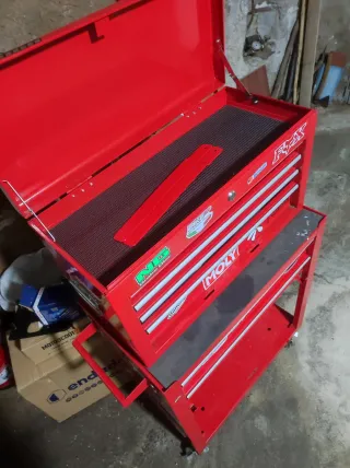 Carro de herramientas con  ruedas vacio