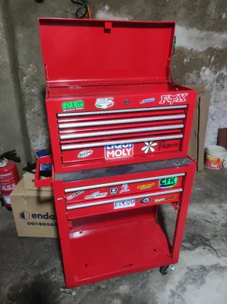 Carro de herramientas con  ruedas vacio