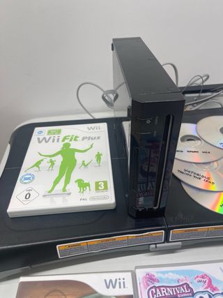 Nintendo Wii con Wii Fit Plus y juegos