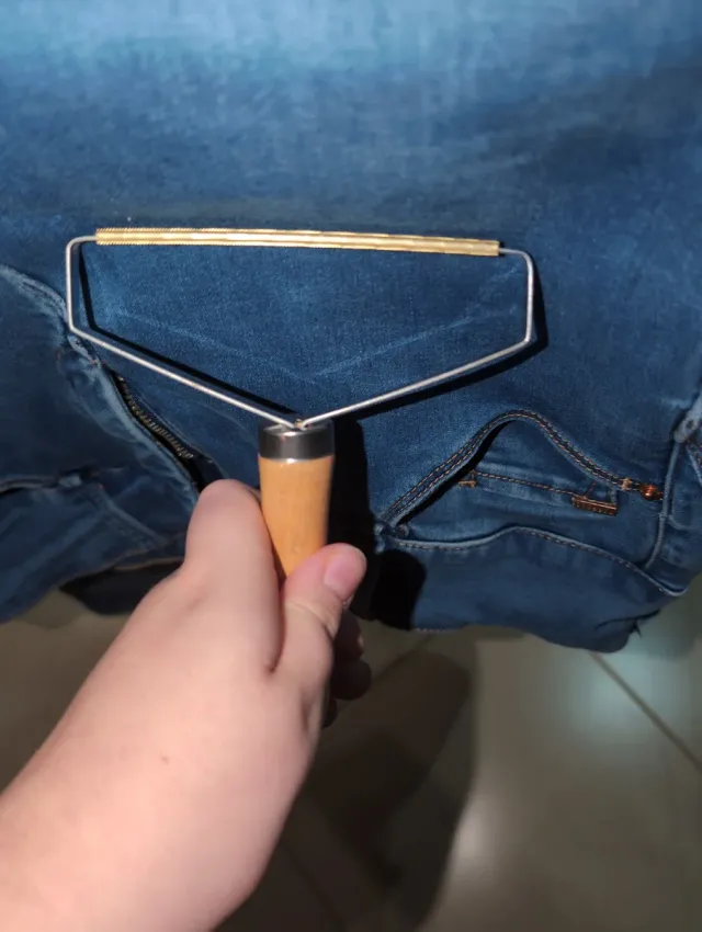 Strumento per rimuovere peli di legno e metallo