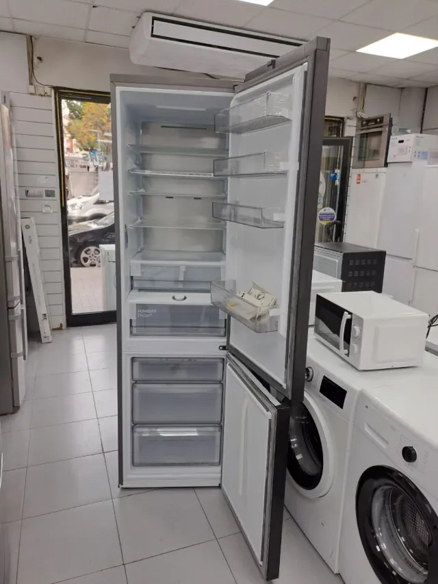 NEVERA SAMSUNG NUEVA CON TARA UNA AÑOS DE GARANTÍA