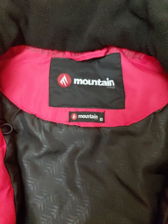 Chaqueta roja montaña