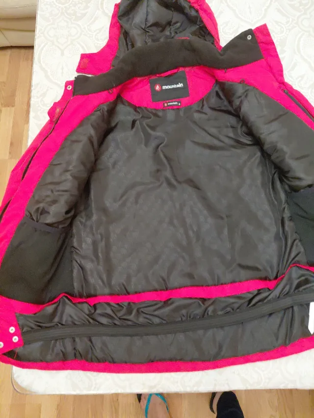 Chaqueta roja montaña