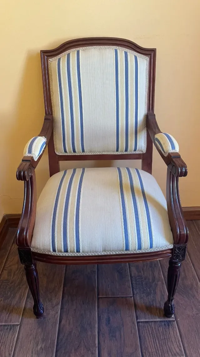 Sillón y sofá antiguo