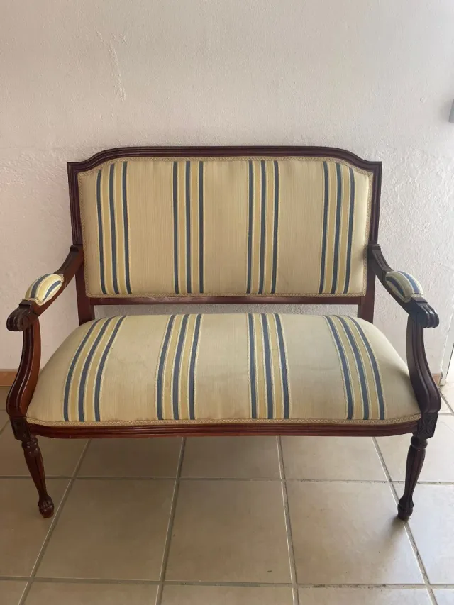 Sillón y sofá antiguo