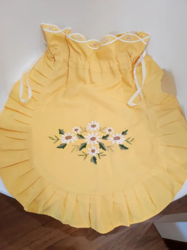 Borsa di cotone giallo con ricamo di margherita