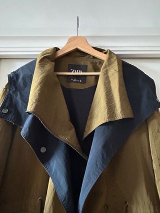 Parka con capucha Zara