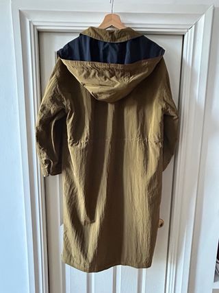 Parka con capucha Zara