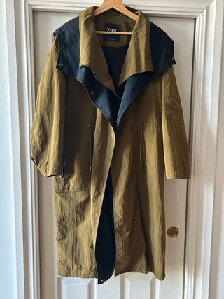 Parka con capucha Zara
