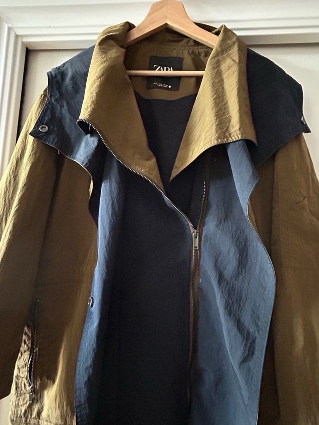Parka con capucha Zara